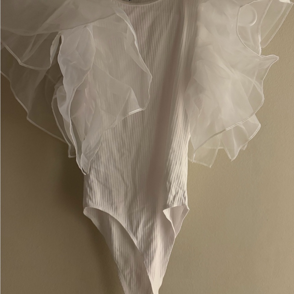 Forever 21 new White Ruffle Sleeve Ribbed Bodysuit - Picture 2 of 3